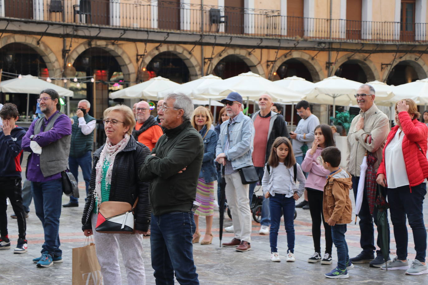 Humor y música mezclados para sacar la mejor sonrisa al público leonés