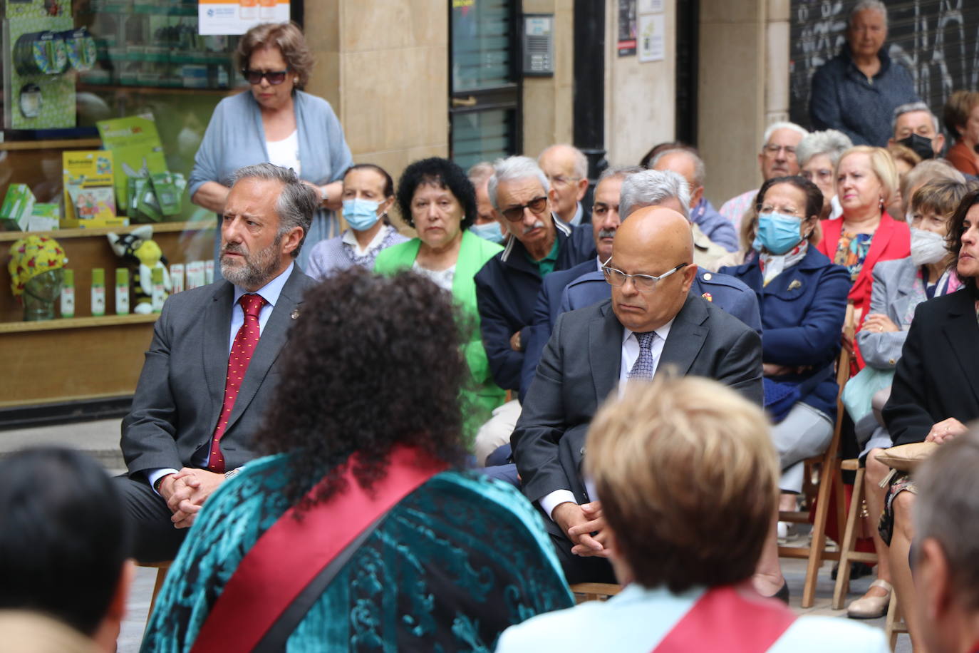Fotos: León celebra la tradicional misa de San Juan en la capilla del Cristo de la Victoria