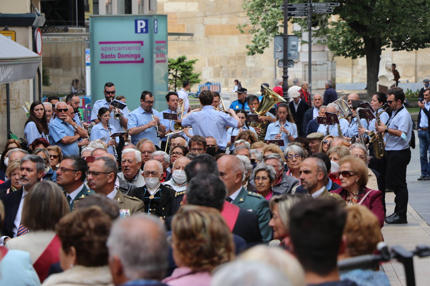 Fotos: León celebra la tradicional misa de San Juan en la capilla del Cristo de la Victoria