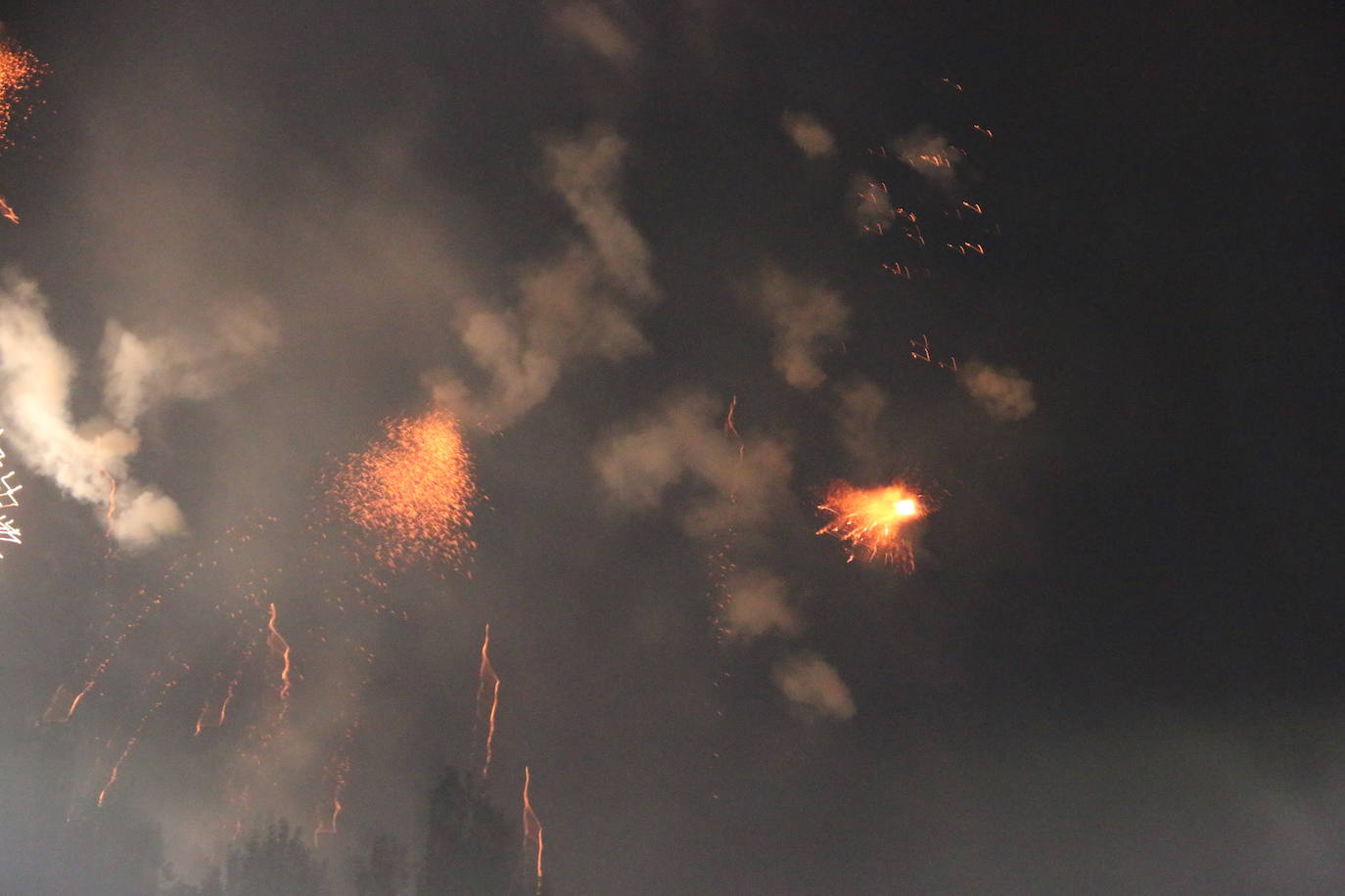 La lluvia hizo una pausa para León volviera a disfrutar de la noche más mágica 