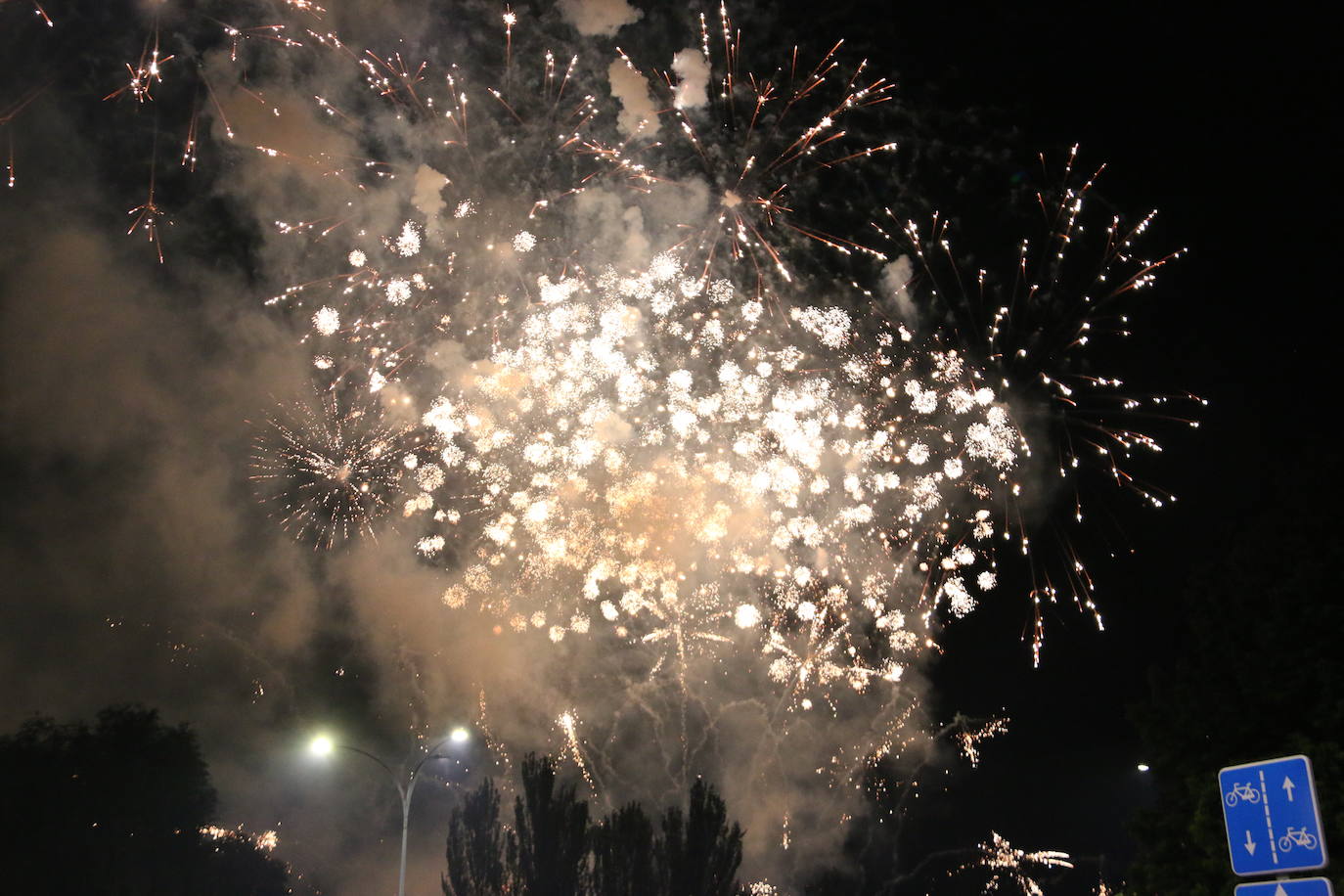La lluvia hizo una pausa para León volviera a disfrutar de la noche más mágica 