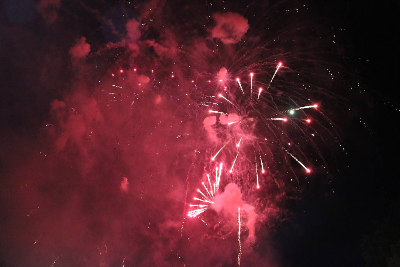 La lluvia hizo una pausa para León volviera a disfrutar de la noche más mágica 