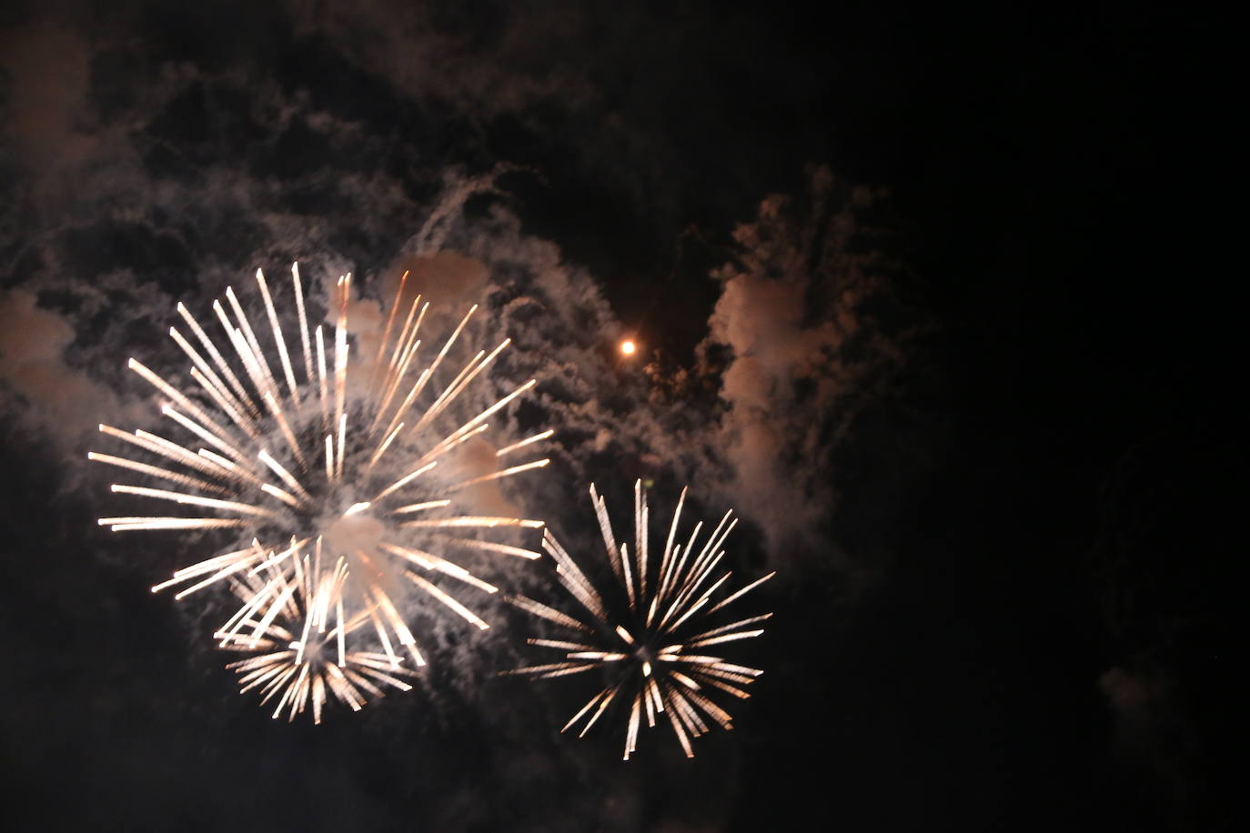 La lluvia hizo una pausa para León volviera a disfrutar de la noche más mágica 