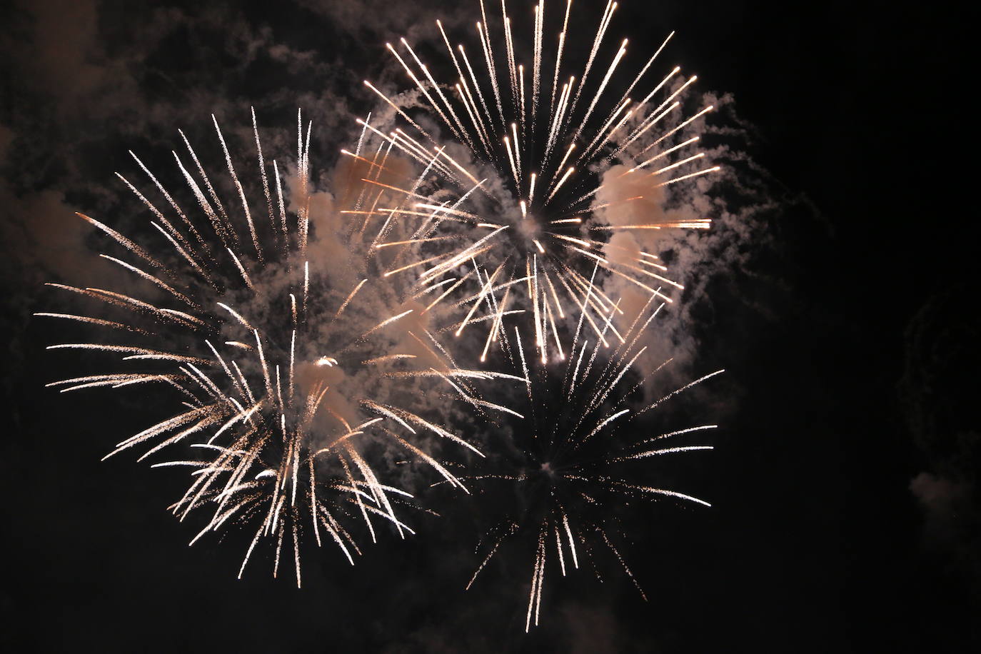 La lluvia hizo una pausa para León volviera a disfrutar de la noche más mágica 