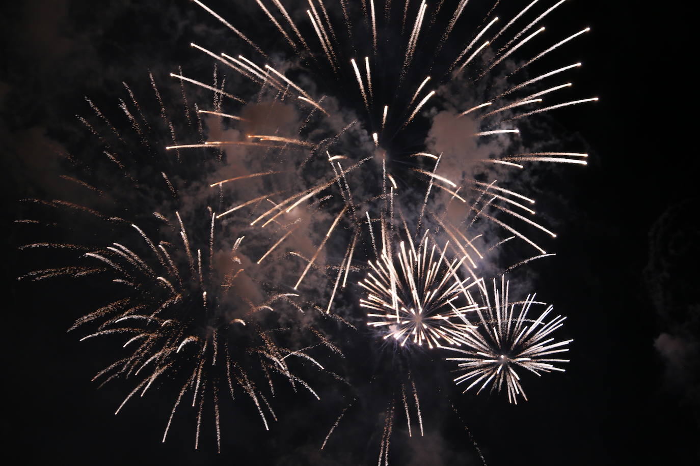 La lluvia hizo una pausa para León volviera a disfrutar de la noche más mágica 