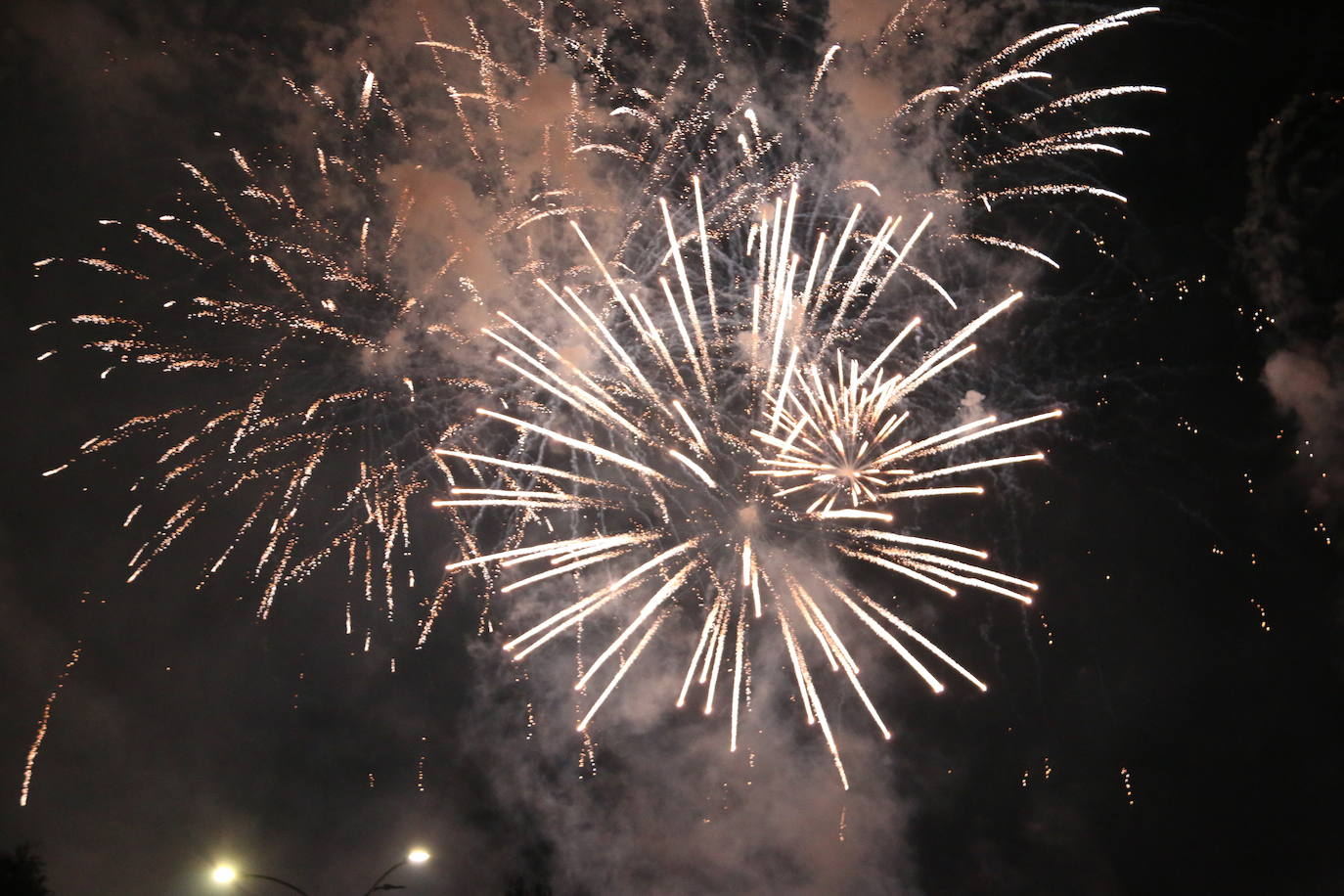 La lluvia hizo una pausa para León volviera a disfrutar de la noche más mágica 