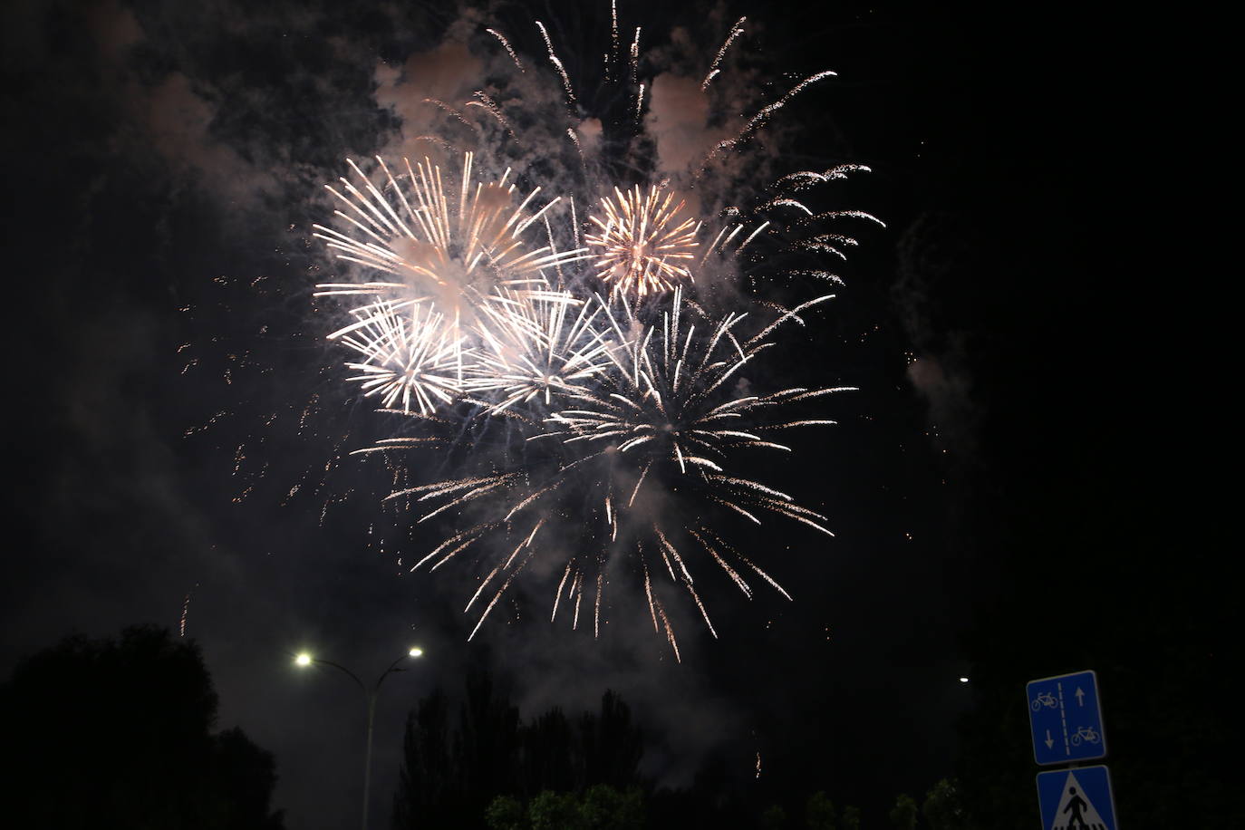 La lluvia hizo una pausa para León volviera a disfrutar de la noche más mágica 