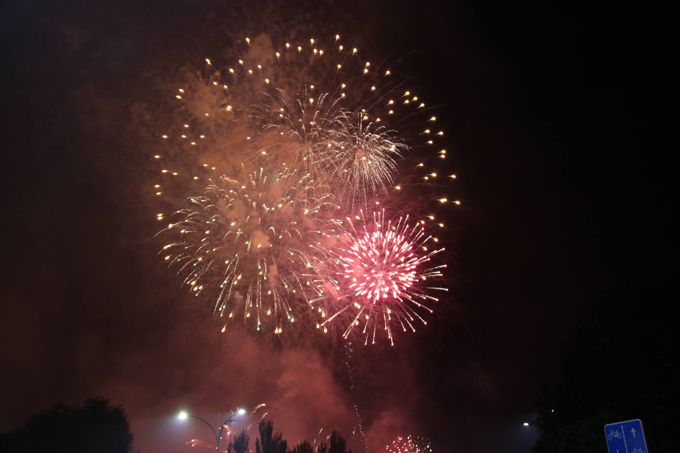 La lluvia hizo una pausa para León volviera a disfrutar de la noche más mágica 