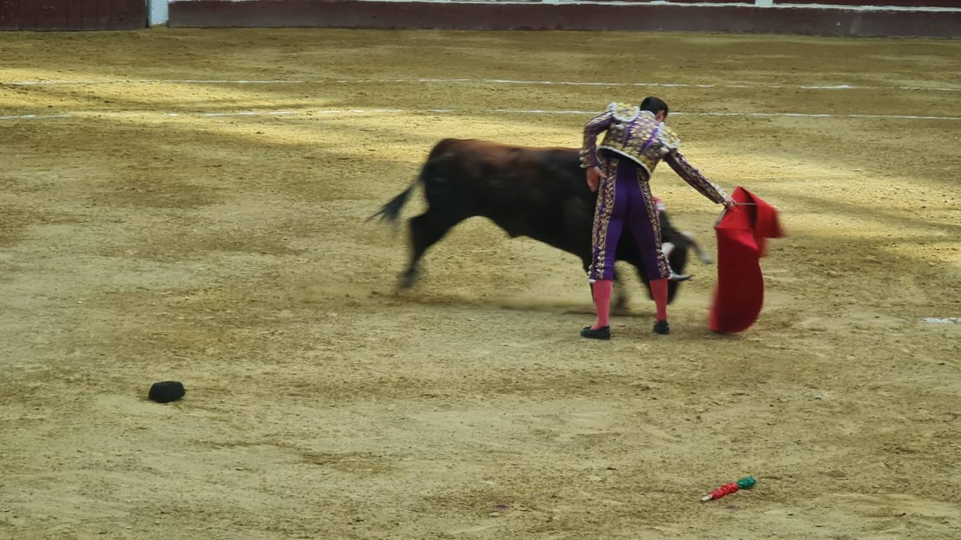 Primeros toros de la tarde en la plaza de León. 