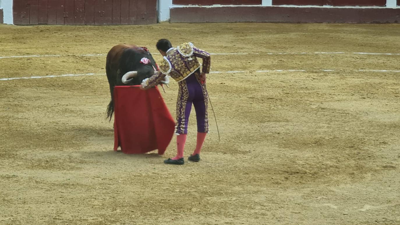 Primeros toros de la tarde en la plaza de León. 