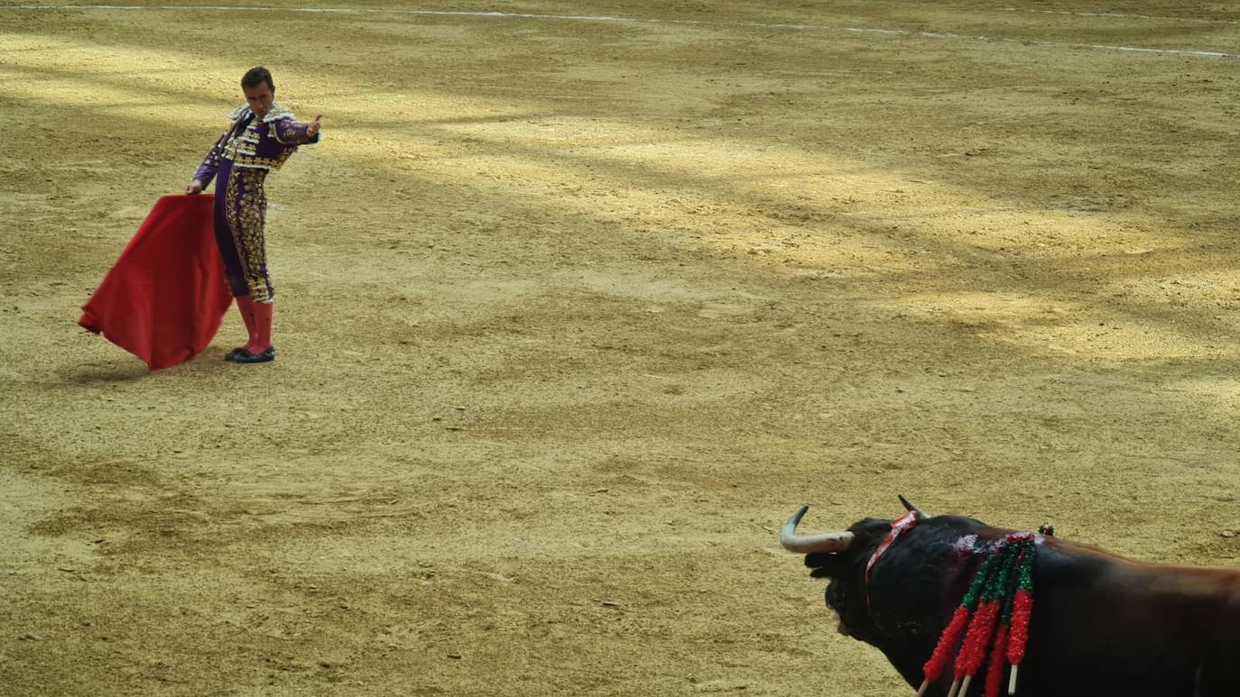 Primeros toros de la tarde en la plaza de León. 