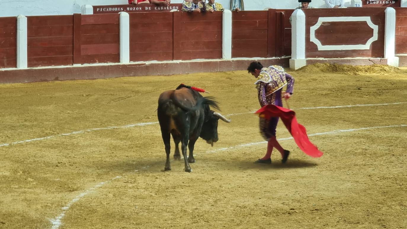 Primeros toros de la tarde en la plaza de León. 