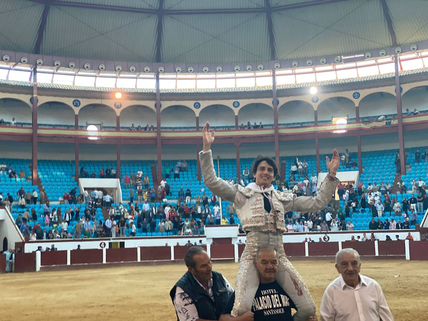 Imágenes de la segunda corrida de toros de las fiestas de León. 