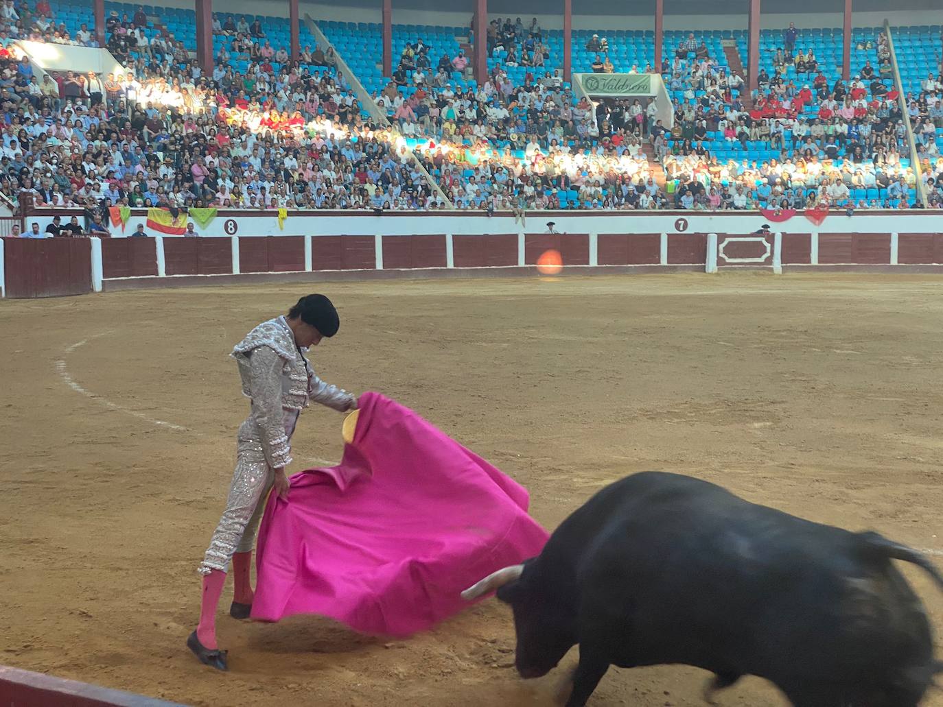 Imágenes de la segunda corrida de toros de las fiestas de León. 