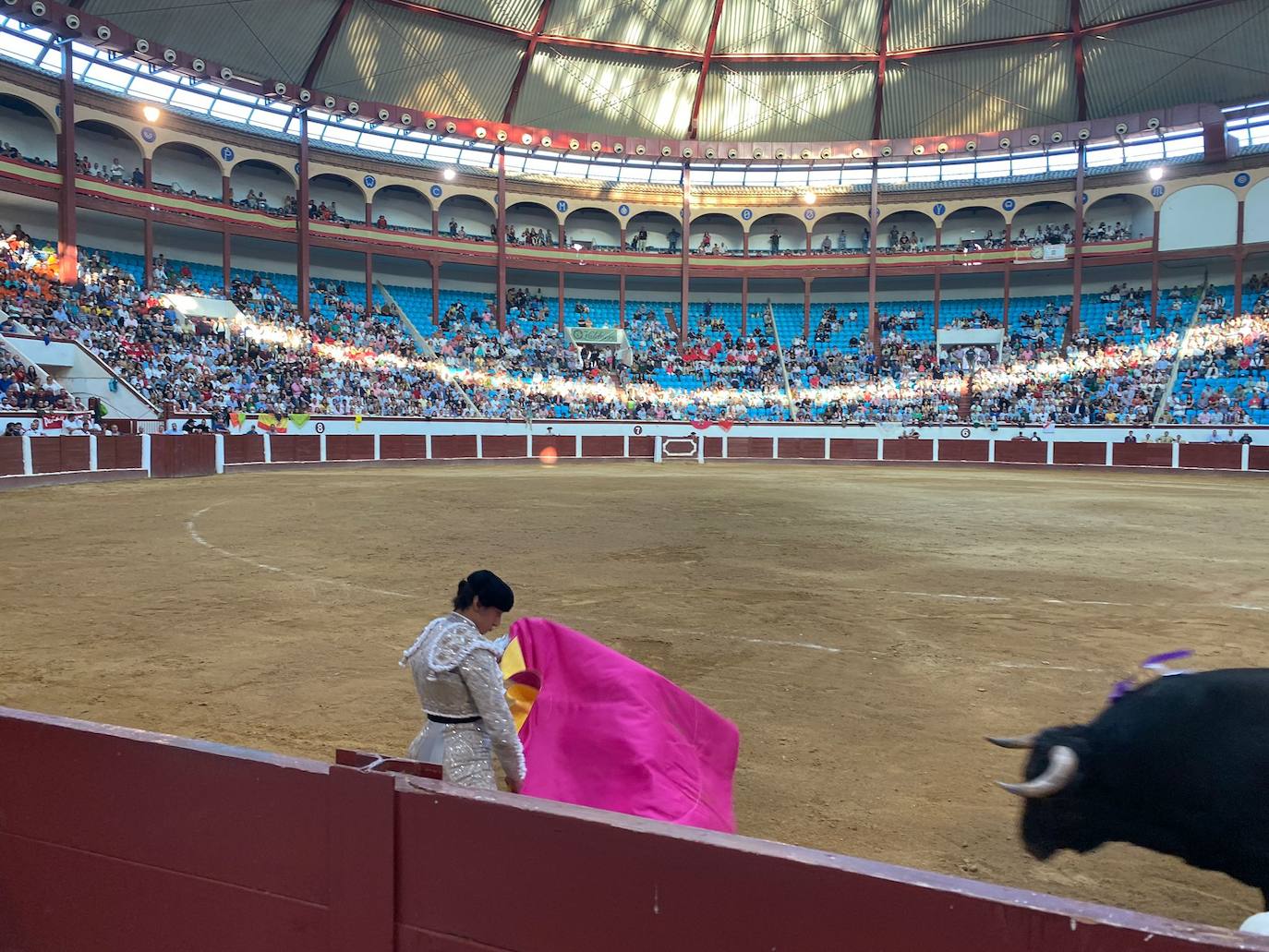 Imágenes de la segunda corrida de toros de las fiestas de León. 