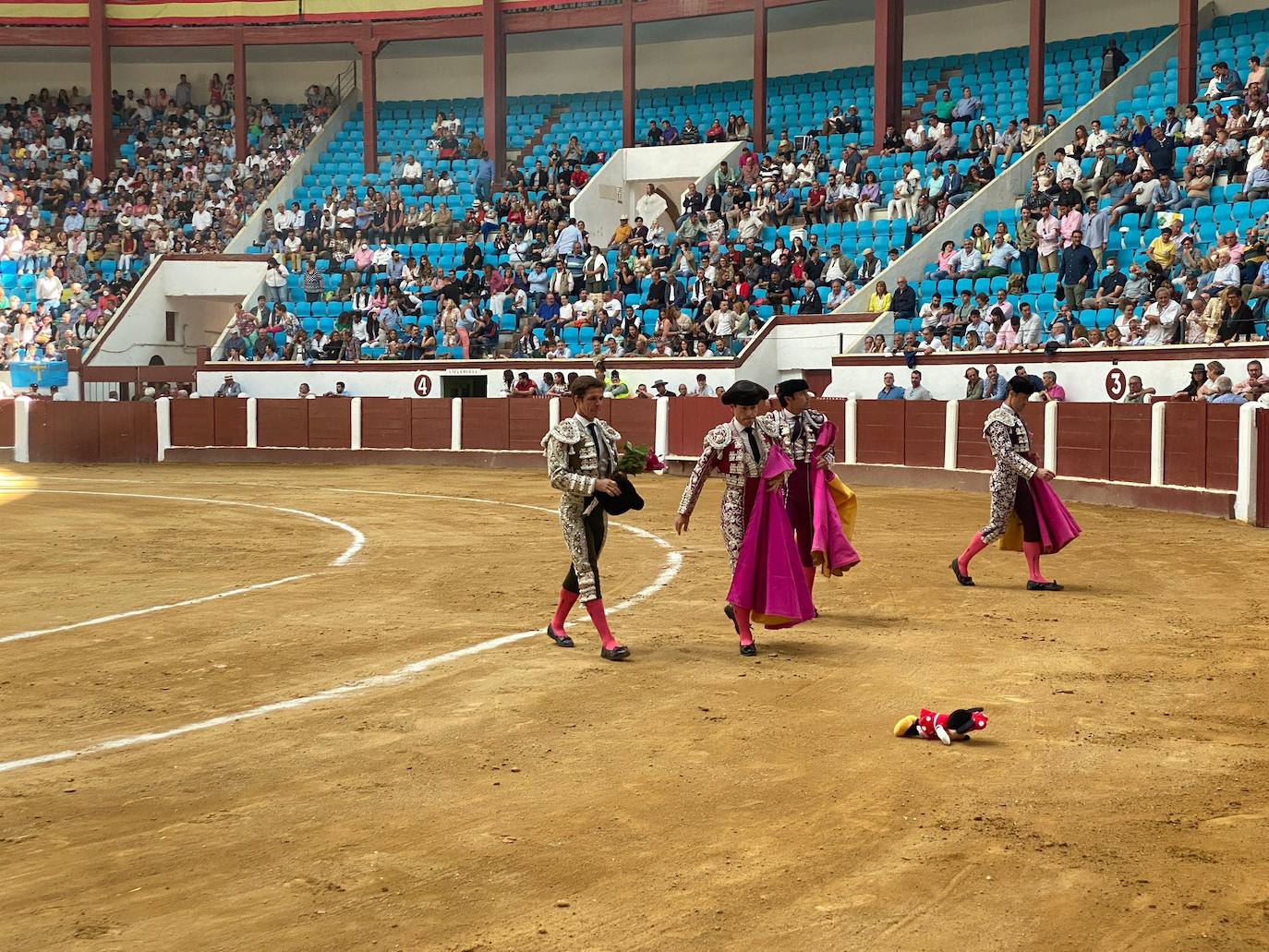 Imágenes de la segunda corrida de toros de las fiestas de León. 