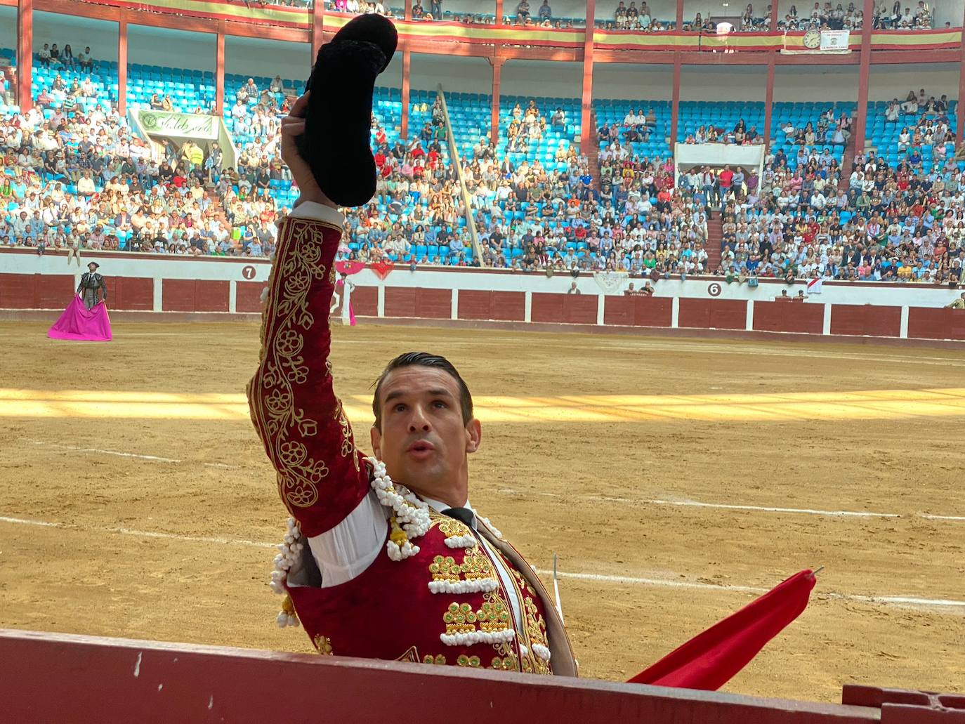 Imágenes de la segunda corrida de toros de las fiestas de León. 