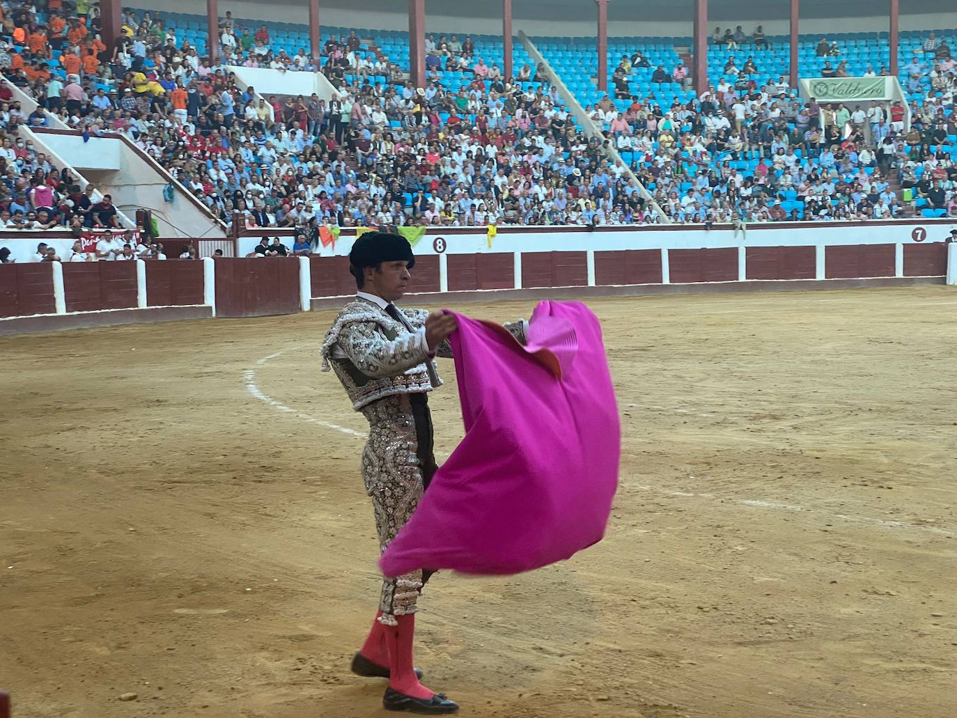 Imágenes de la segunda corrida de toros de las fiestas de León. 