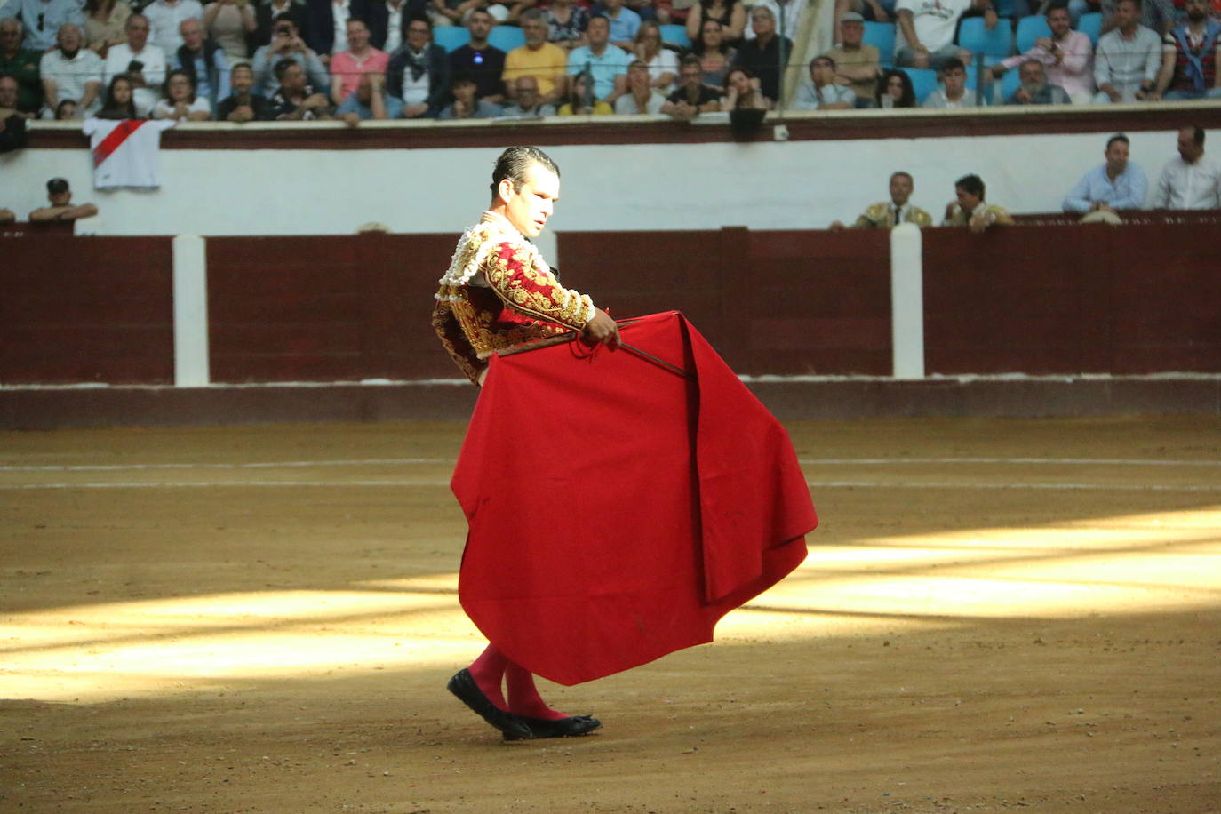 Manzanares durante un lance de la corrida