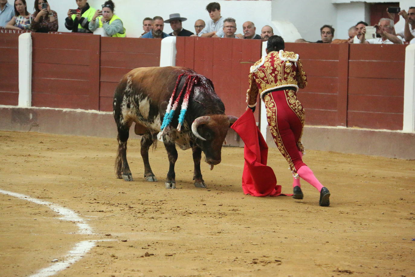 Manzanares durante un lance de la corrida