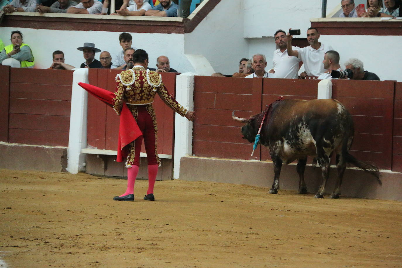 Manzanares durante un lance de la corrida