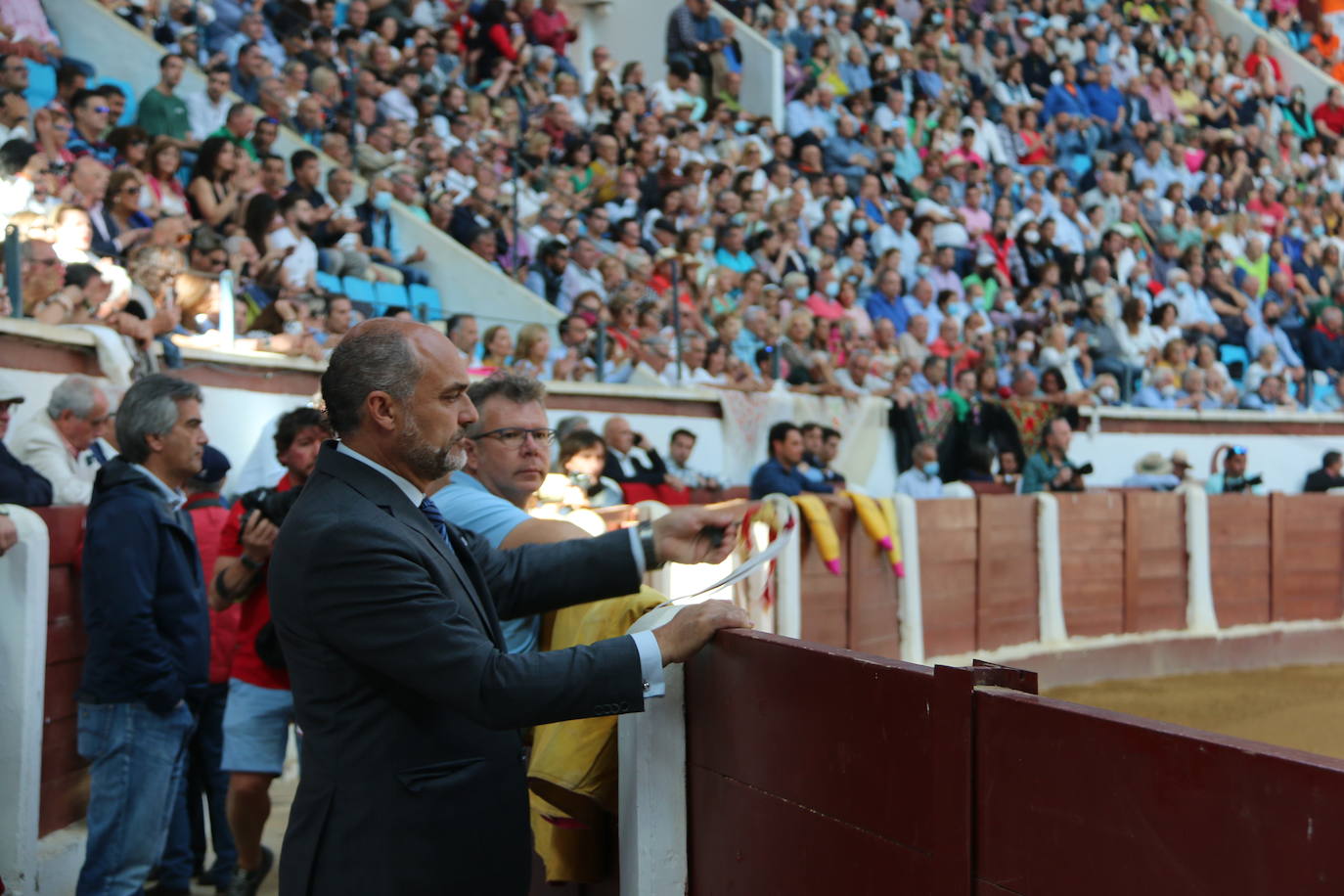 Manzanares durante un lance de la corrida