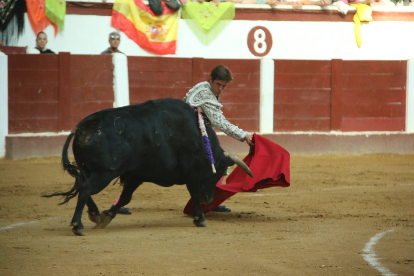 Manzanares durante un lance de la corrida