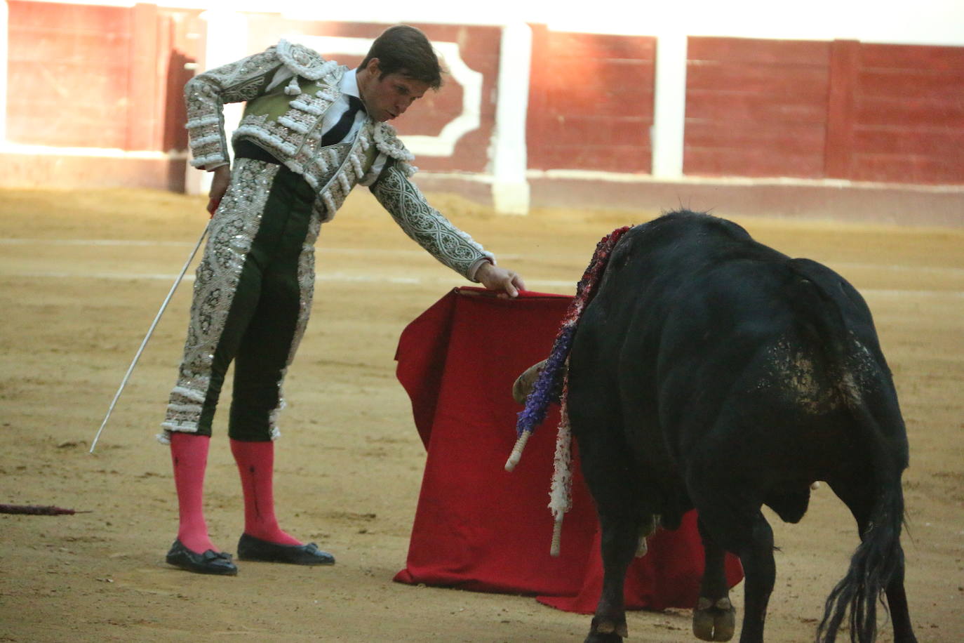 Manzanares durante un lance de la corrida