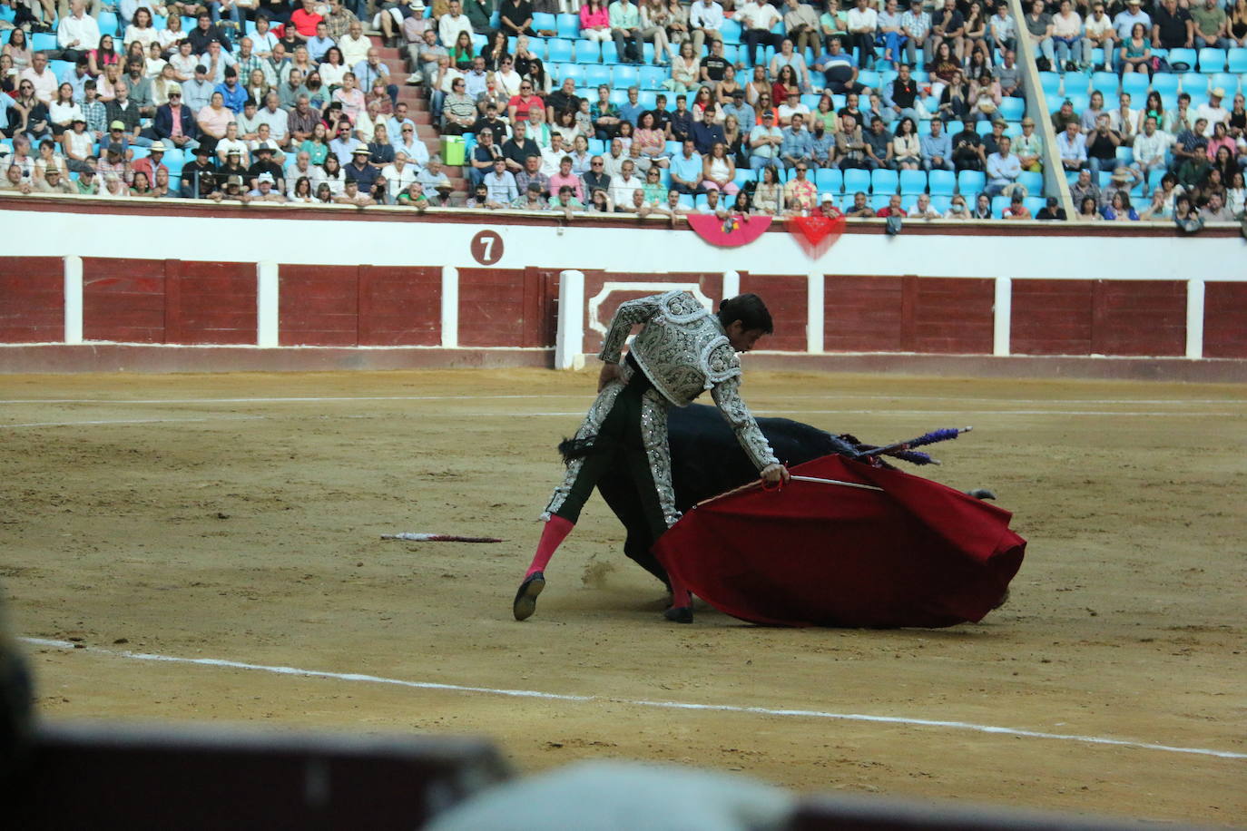 Manzanares durante un lance de la corrida