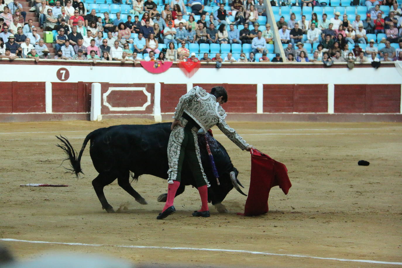 Manzanares durante un lance de la corrida