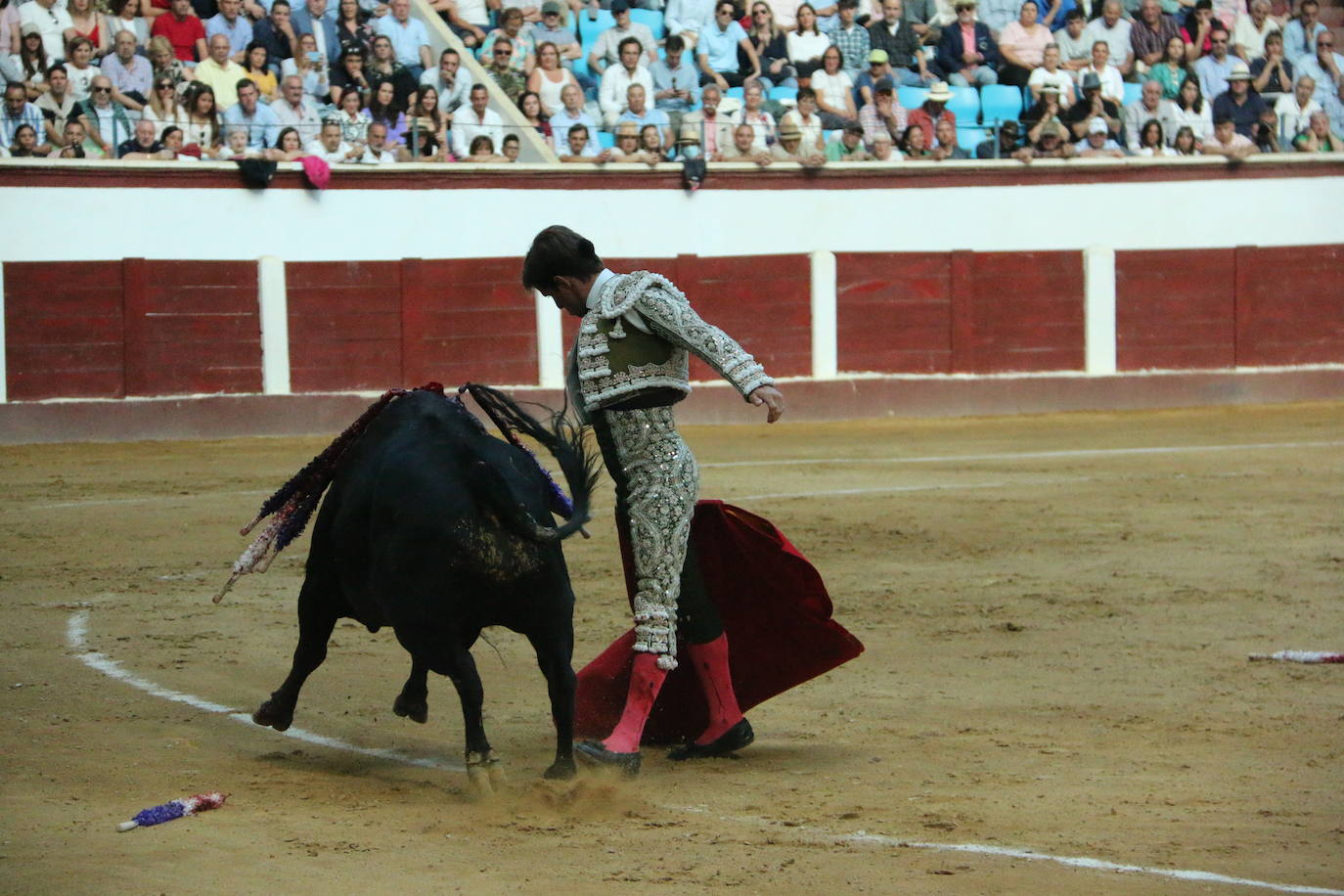 Manzanares durante un lance de la corrida