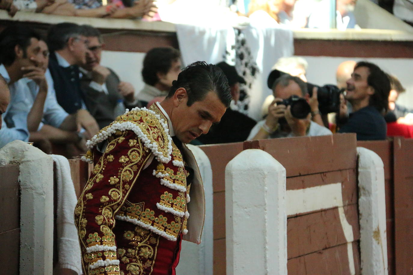 Manzanares durante un lance de la corrida