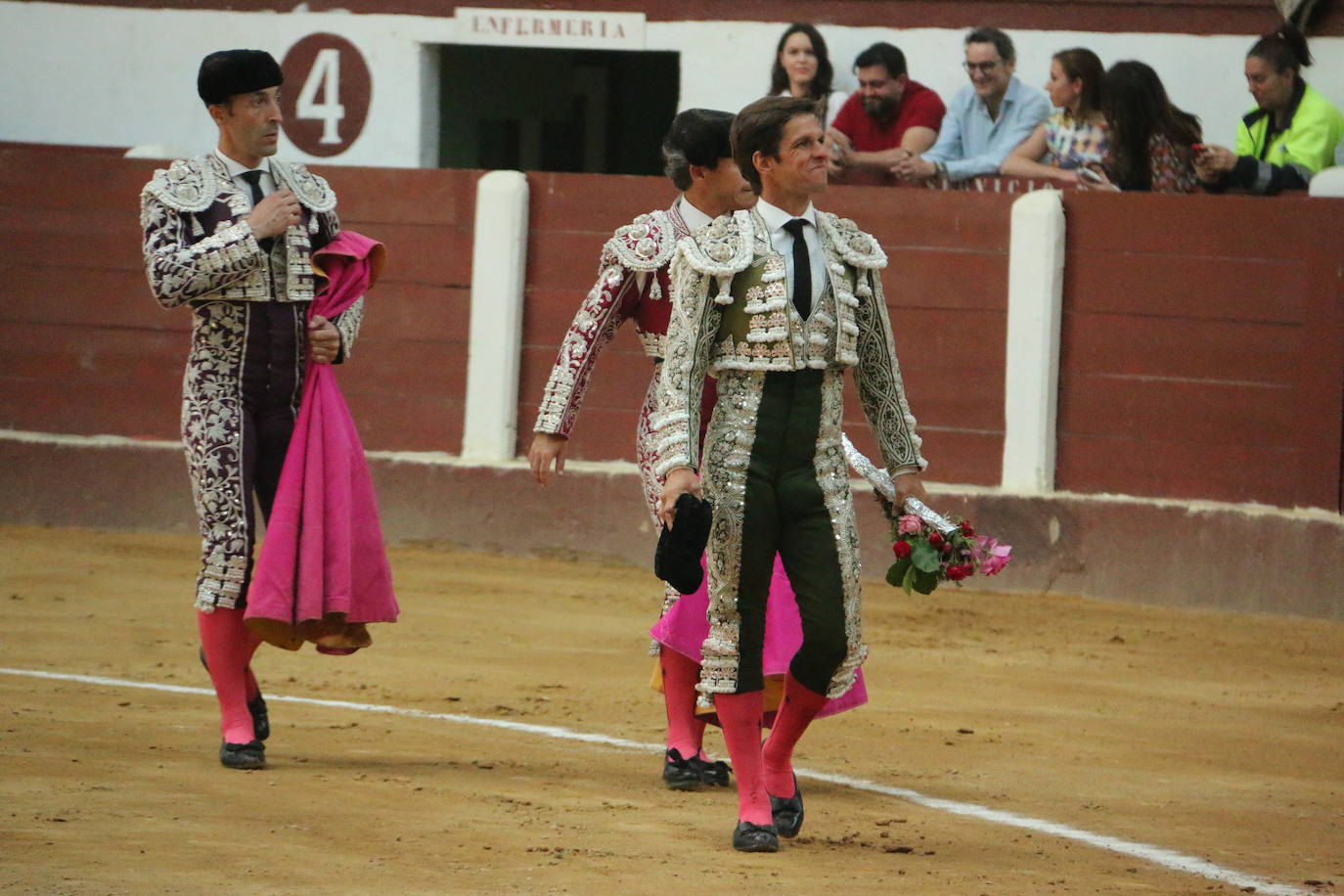 Manzanares durante un lance de la corrida