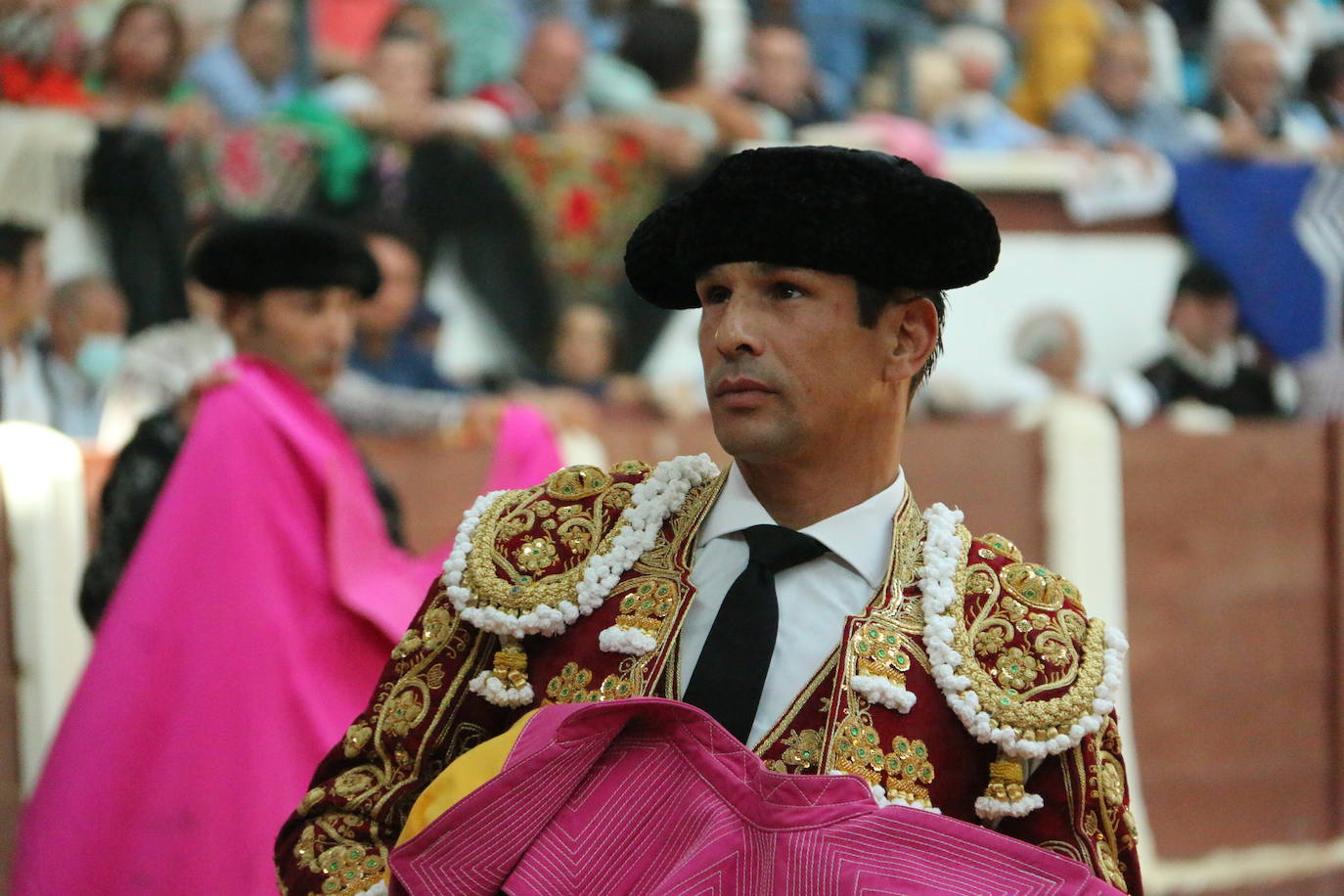 Manzanares durante un lance de la corrida