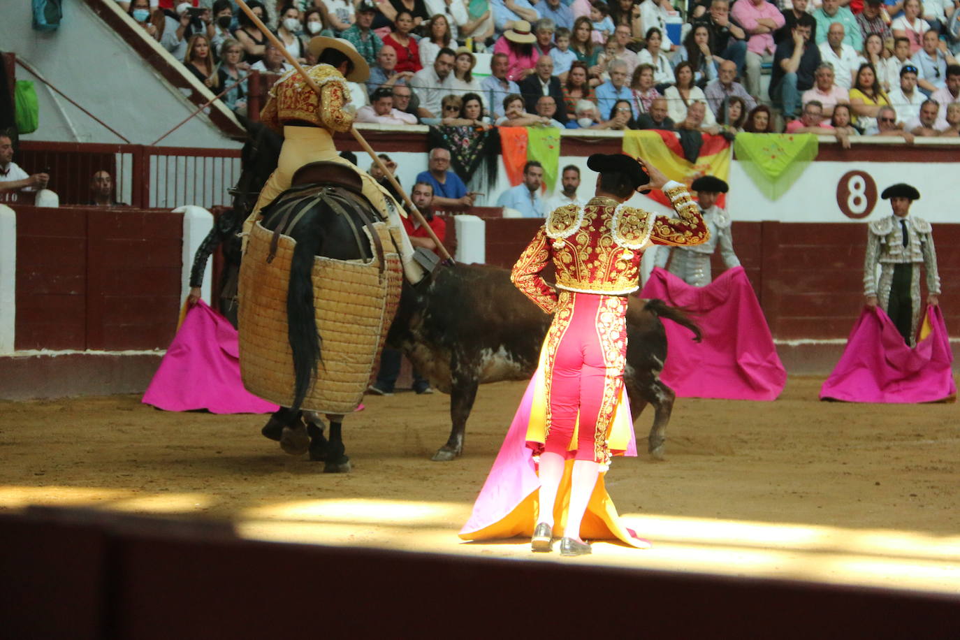 Manzanares durante un lance de la corrida