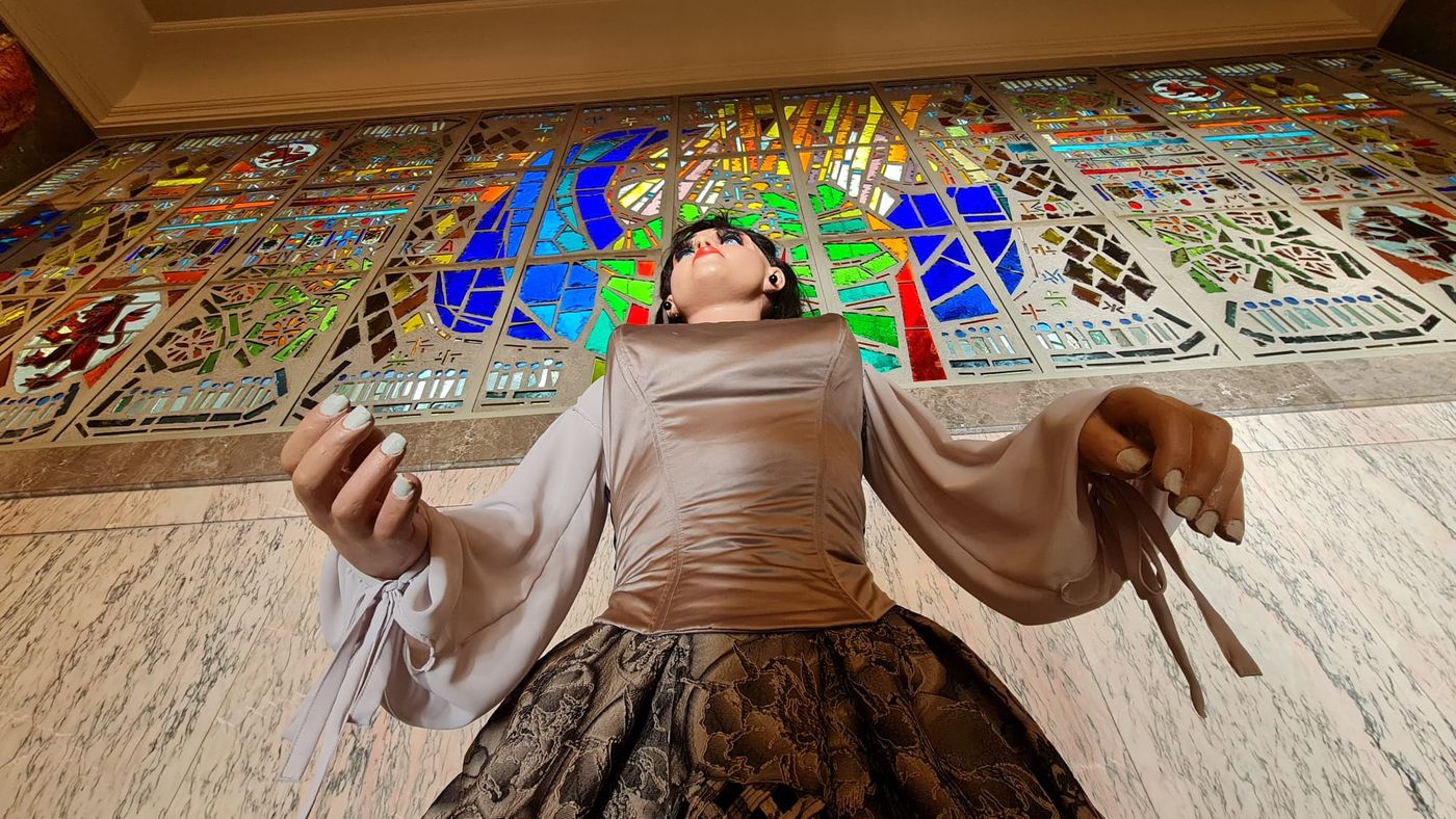 'El leonés', 'la leonesa', 'la mora', 'el moro', 'la pícara', 'el cura' y 'la tarasca' se refugian cada día en su cuartel general a la espera de recorrer las calles de la ciudad. Durante las fiestas, los gigantes y cabezudos, se convierten en los 'guardianes' de San Marcelo. 