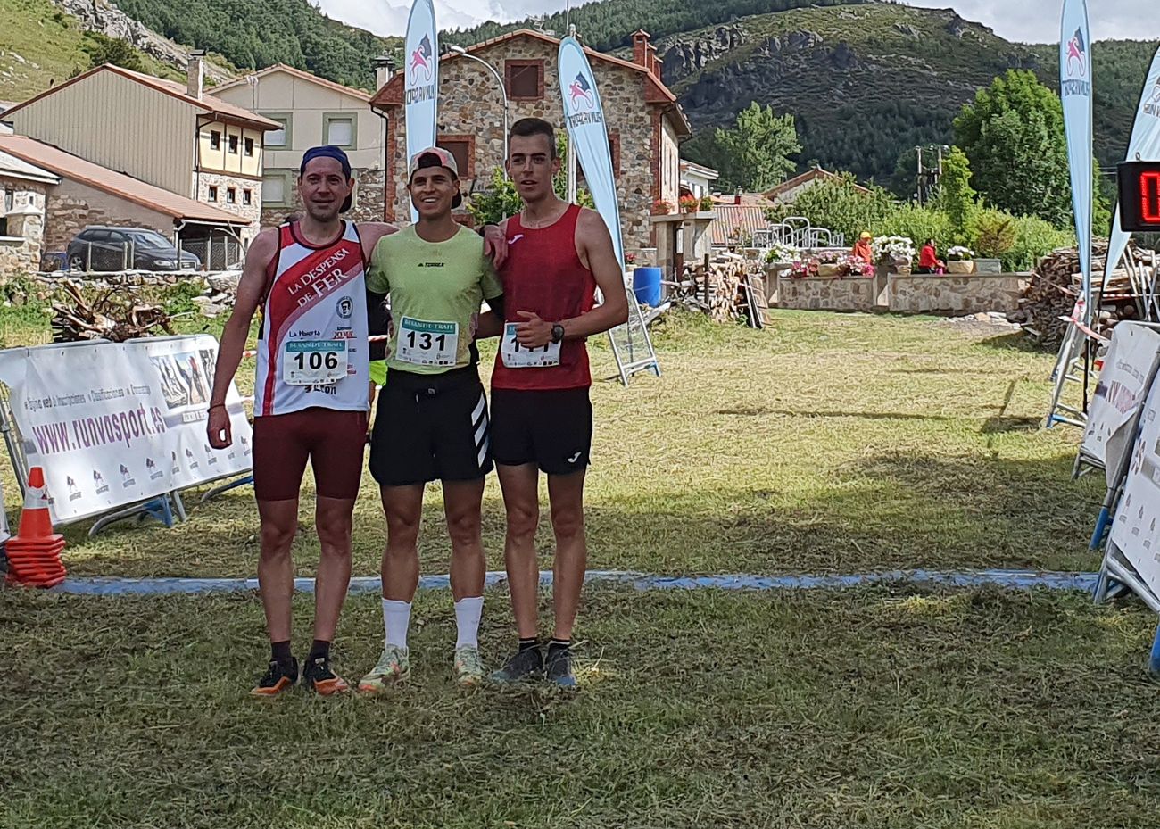 Víctor García y Ángela Tejeror se cuelgan la corona en la Reina Trail. Iván Hospital y Jaquline López se proclaman vencedores de la prueba corta, la 'Besande Trail'. 