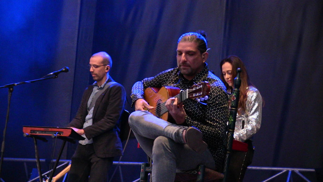Soleá Morente, en el escenario de la plaza Mayor de León. 