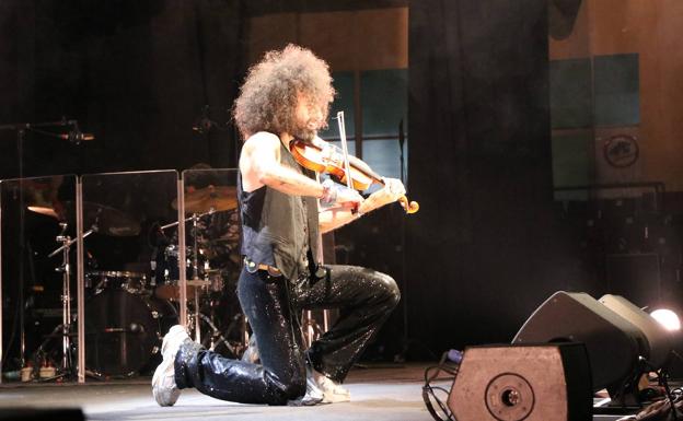 Imagen. Ara Malikian, durante su actuación en el Palacio de los Deportes de León