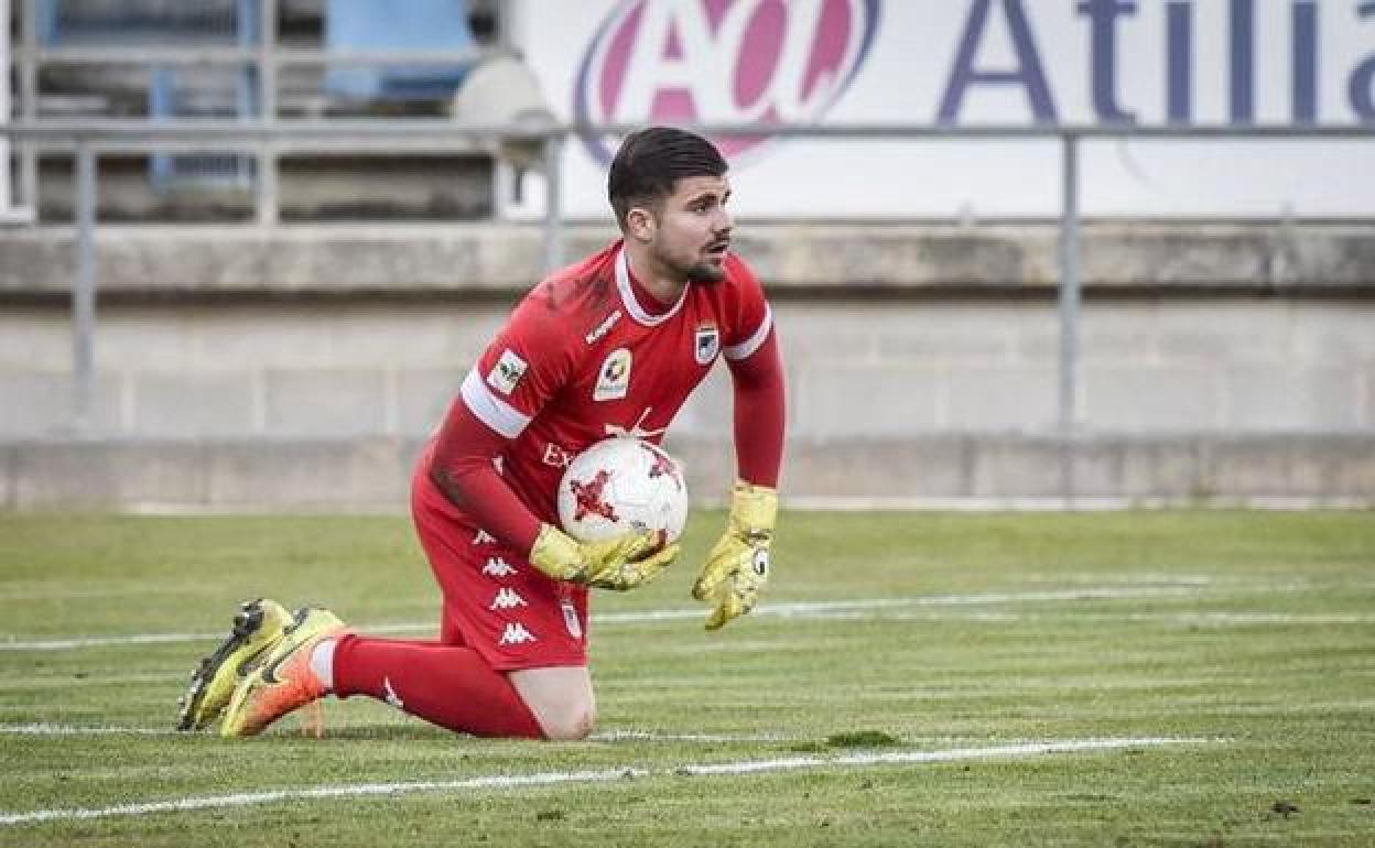 Pol Ballesté, nuevo portero de la Cultural tras firmar un nuevo contrato con el club leonés.