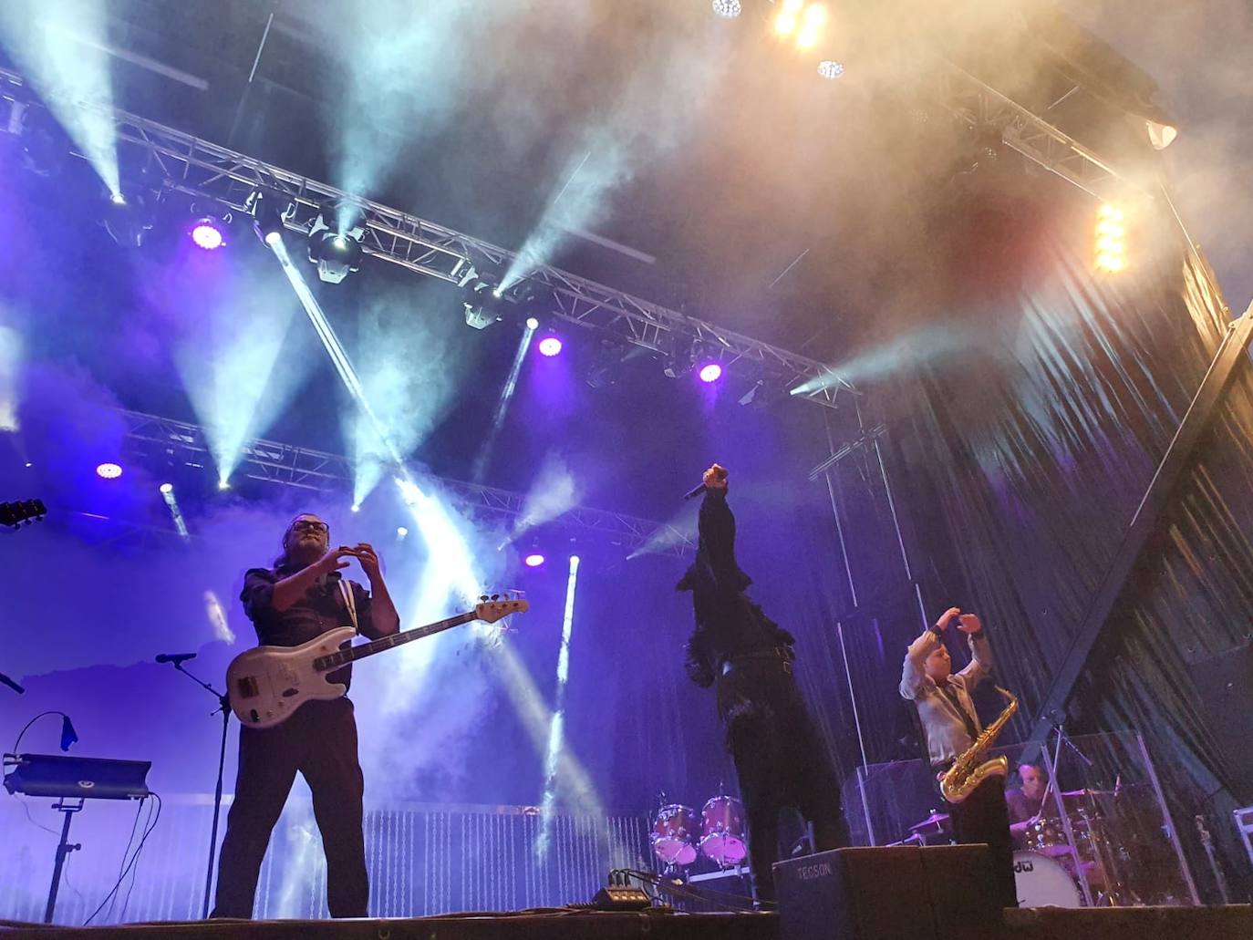 Actuación de 'Mastodonte' en la Plaza Mayor de León. 
