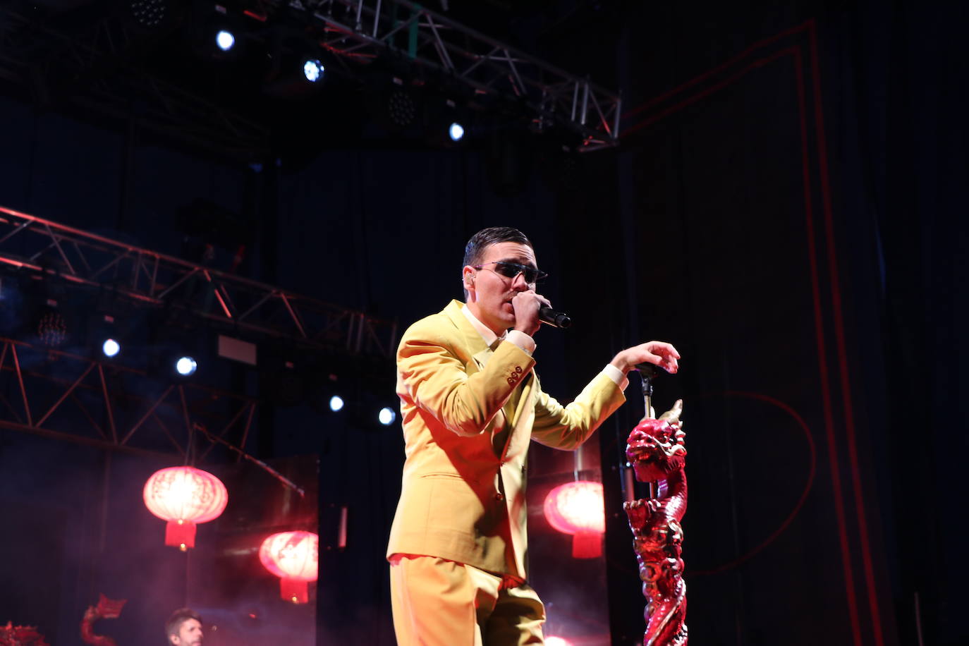 Miss Caffeina sobre el escenario de León. 