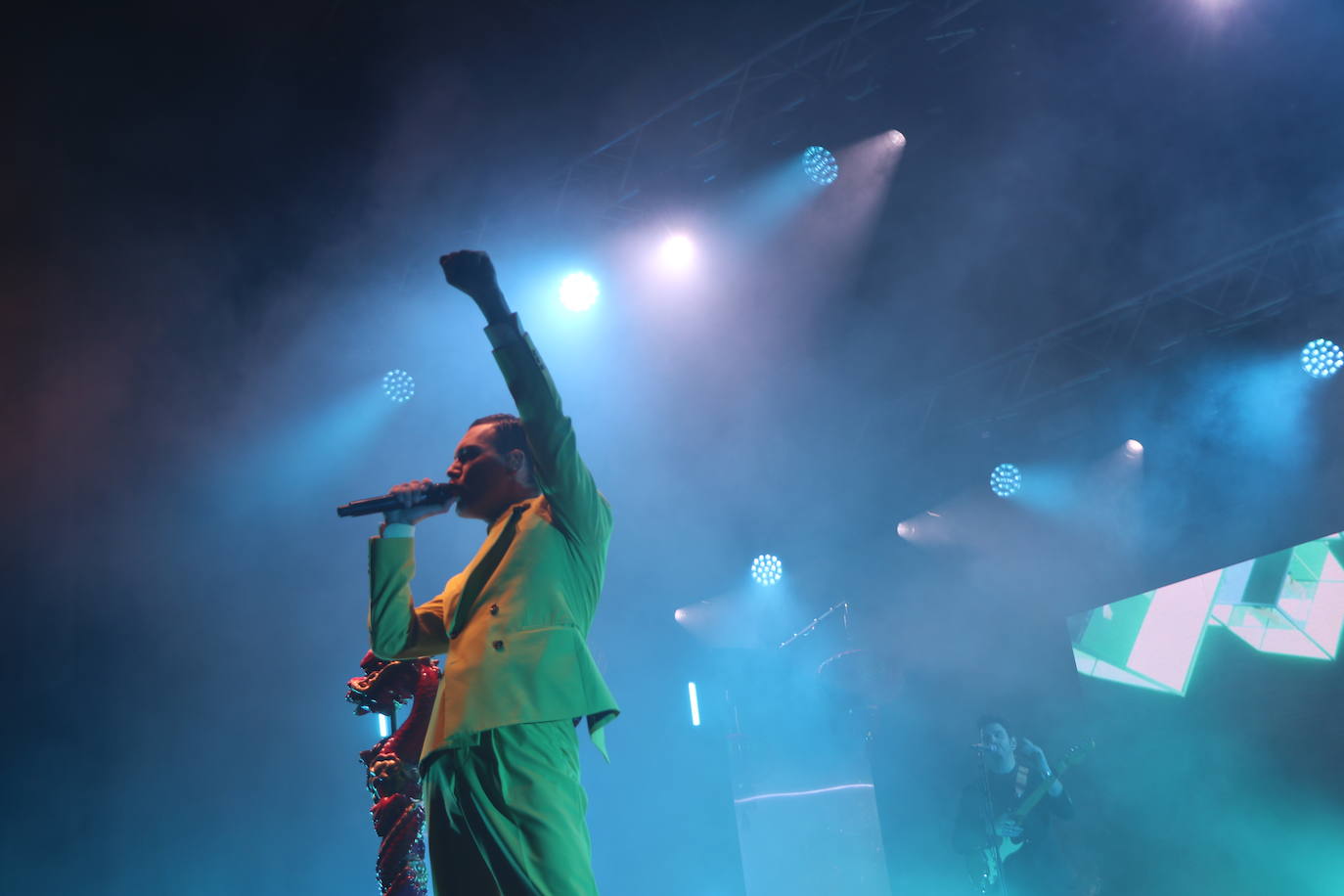 Miss Caffeina sobre el escenario de León. 