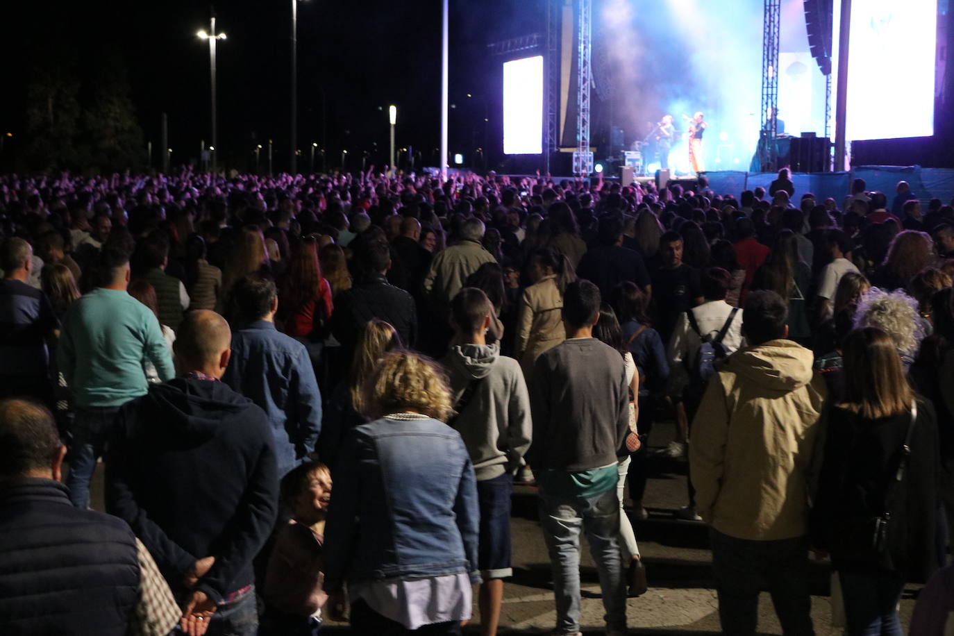 Miss Caffeina sobre el escenario de León. 