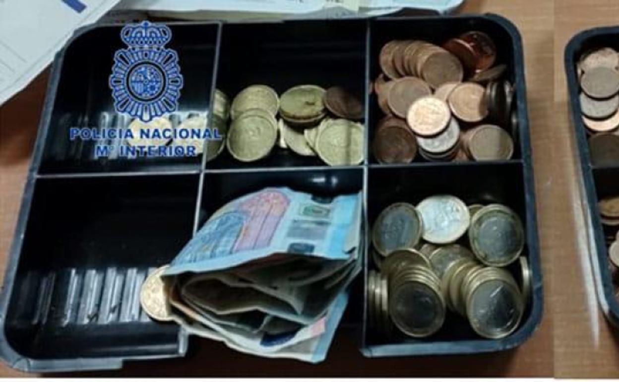 Dinero recogido por la Policía Nacional en el momento que intentaba huir el sospechoso.