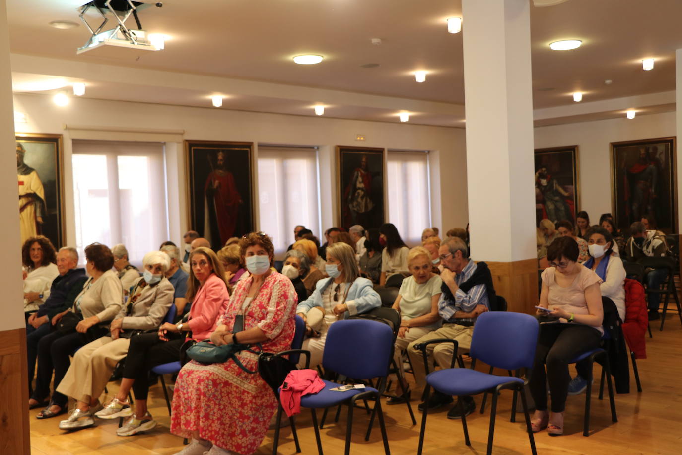 Presentación de la 'Negrilla de Amancio' y exposición de las obras más representativas del escultor leonés. 