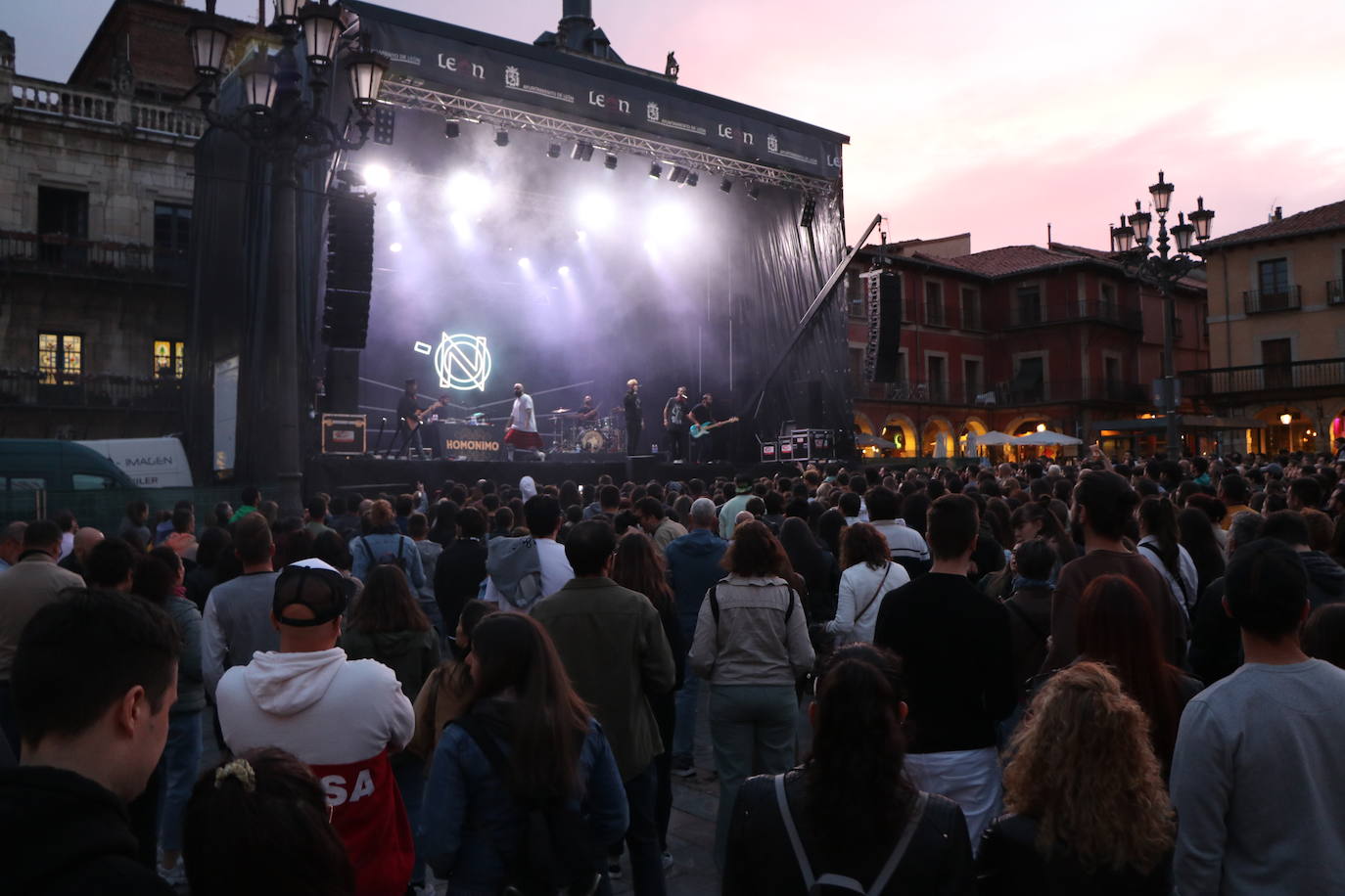 Concierto de Rayden en la Plaza Mayor de León.