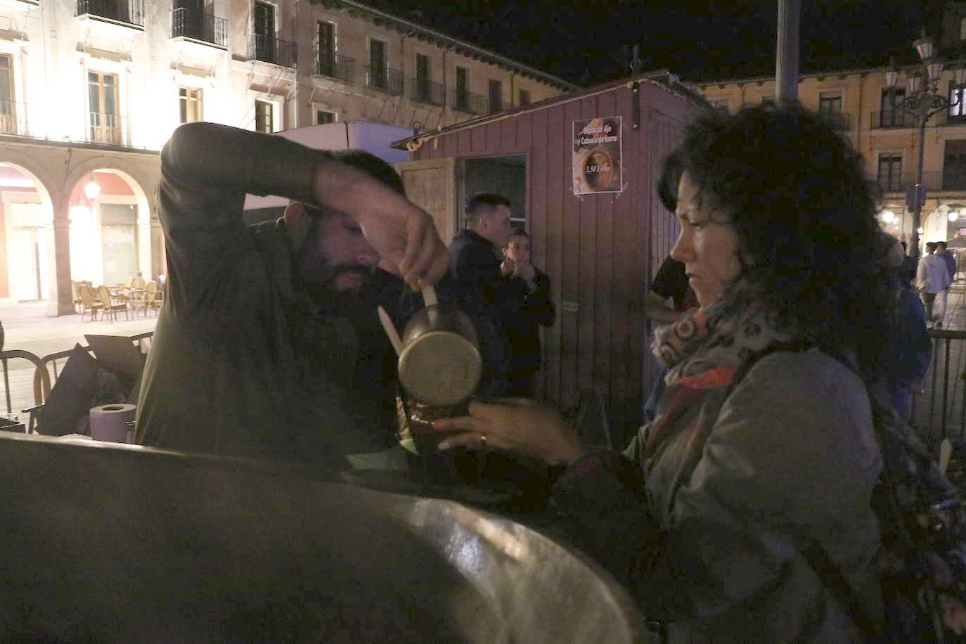 Imagen del reparto tradicional de las sopas de ajo en León. 