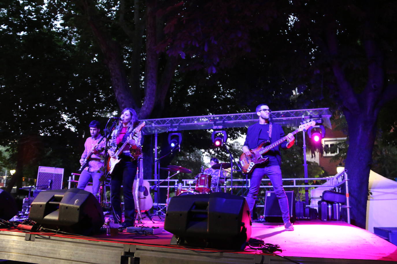 La leonesa Nadia Álvarez durante el concierto del Come y Calle enmarcado dentro de las fiestas de San Juan y San Pedro de León