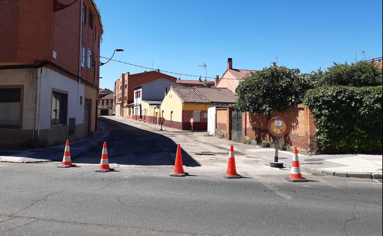 Las tareas de desbroce se juntan con los trabajos de asfaltado en Villabalter.